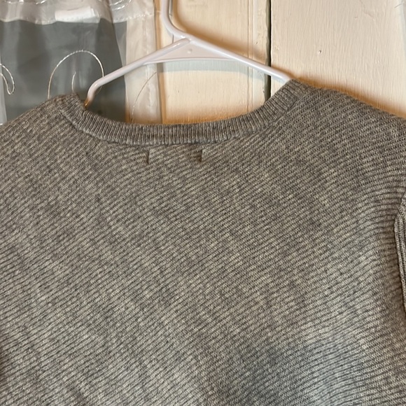 Cashmere101 Crewneck Rib Knit Back out Gray Sweater Women’s Large - Picture 9 of 9